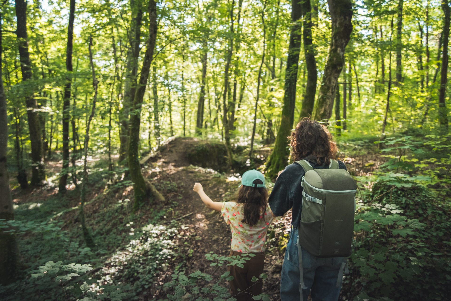 découverte des tranchées par une mère et sa fille lors d'une randonnée dans le Bois le Prêtre