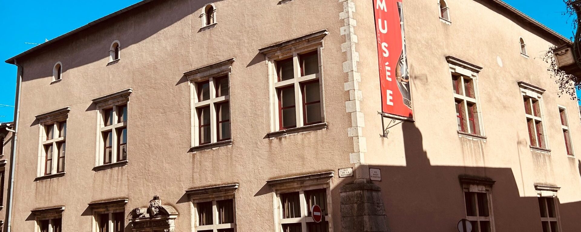 Vue extérieure du Musée au fil du papier à Pont-à-Mousson