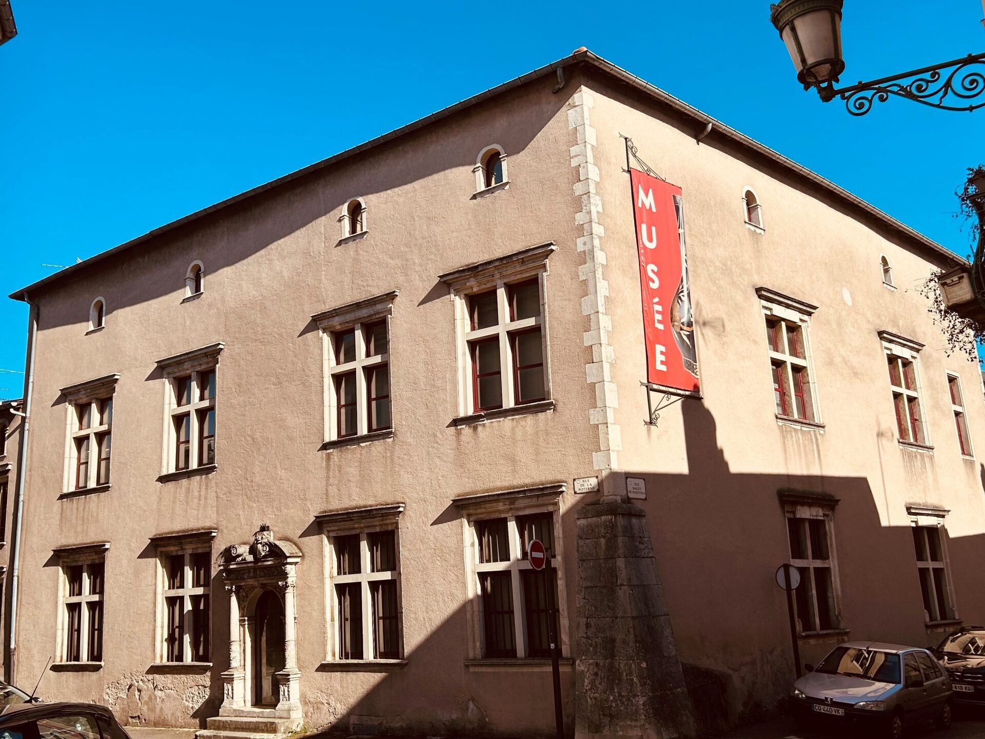 Vue extérieure du Musée au fil du papier à Pont-à-Mousson