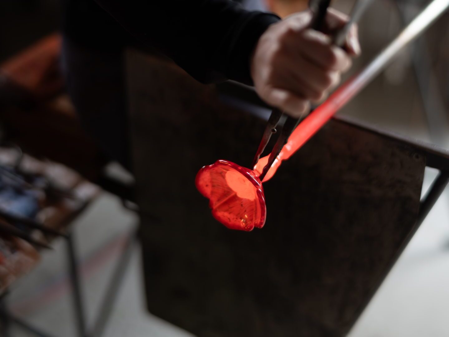 fabrication d'un coquelicot en verre soufflé