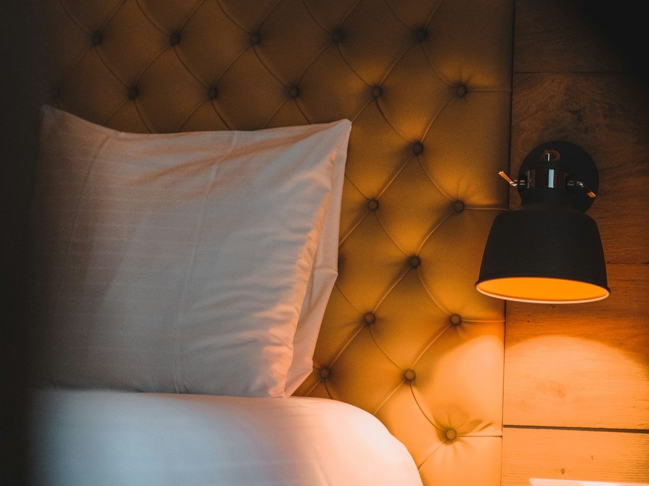 oreiller et tête de lit